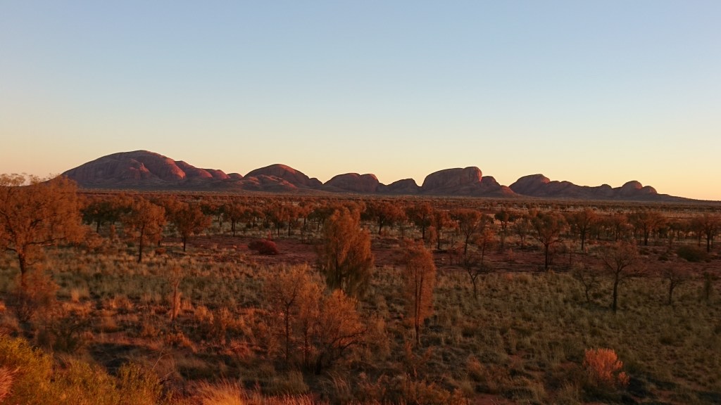 Lever de soleil sur Kata Tjuta - Monts Olga Australie Centre Rouge