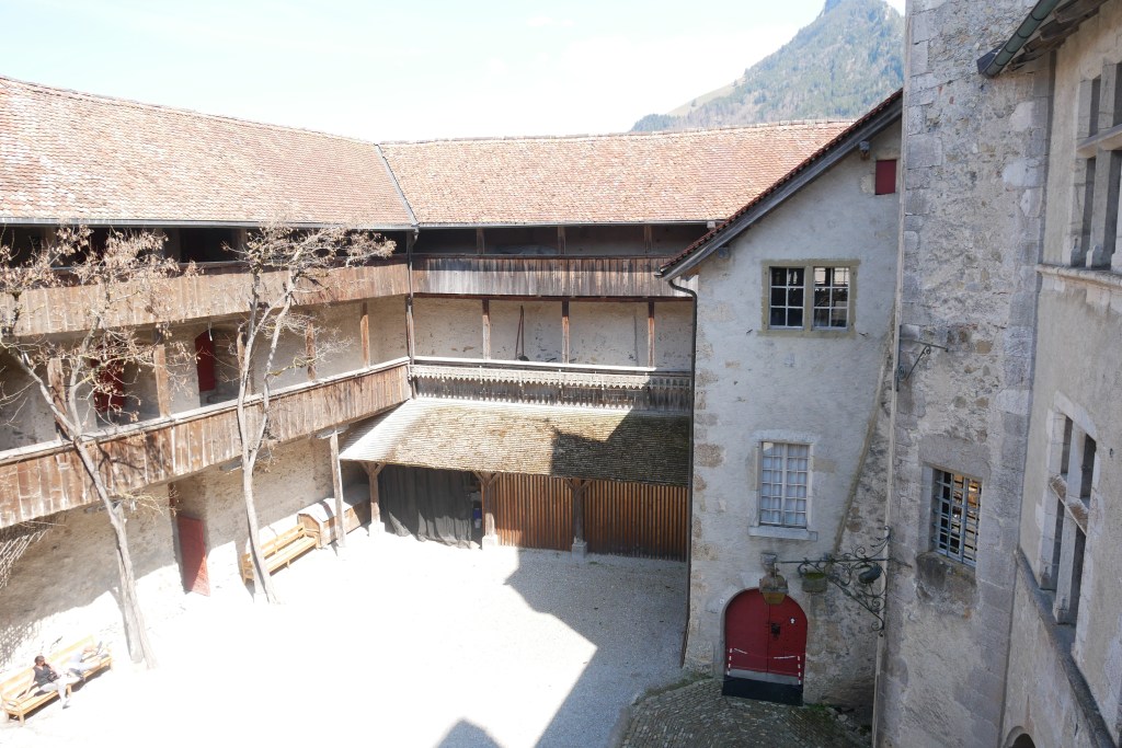 cour du château de Gruyères