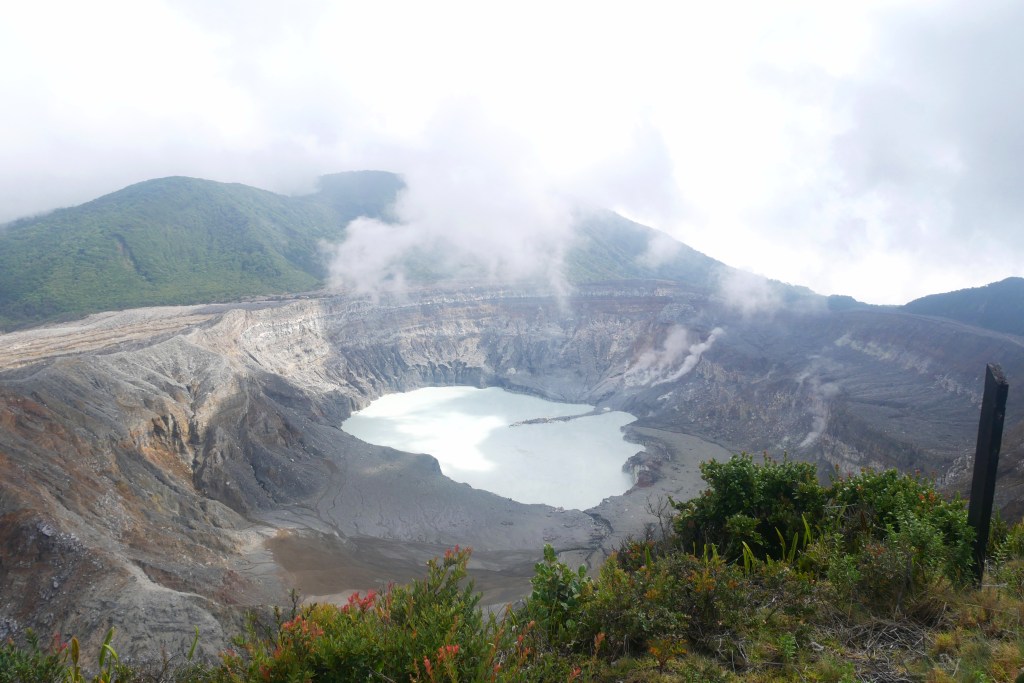 cratère volcan poas