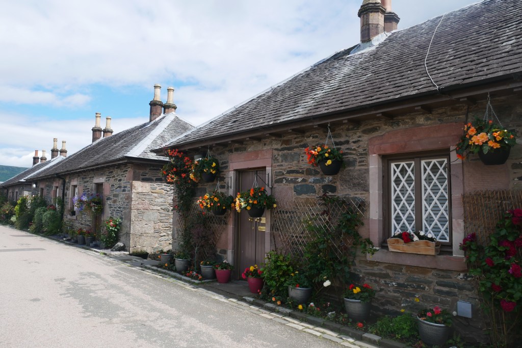 Cottage fleuris village de Luss Ecosse