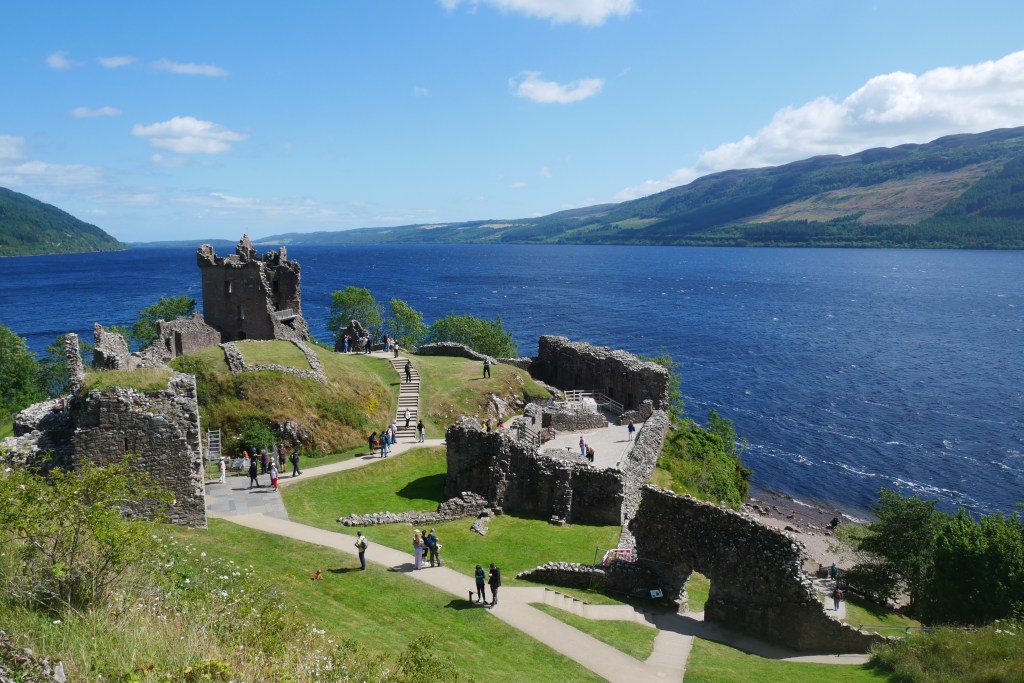 Urquhart castle loch Ness