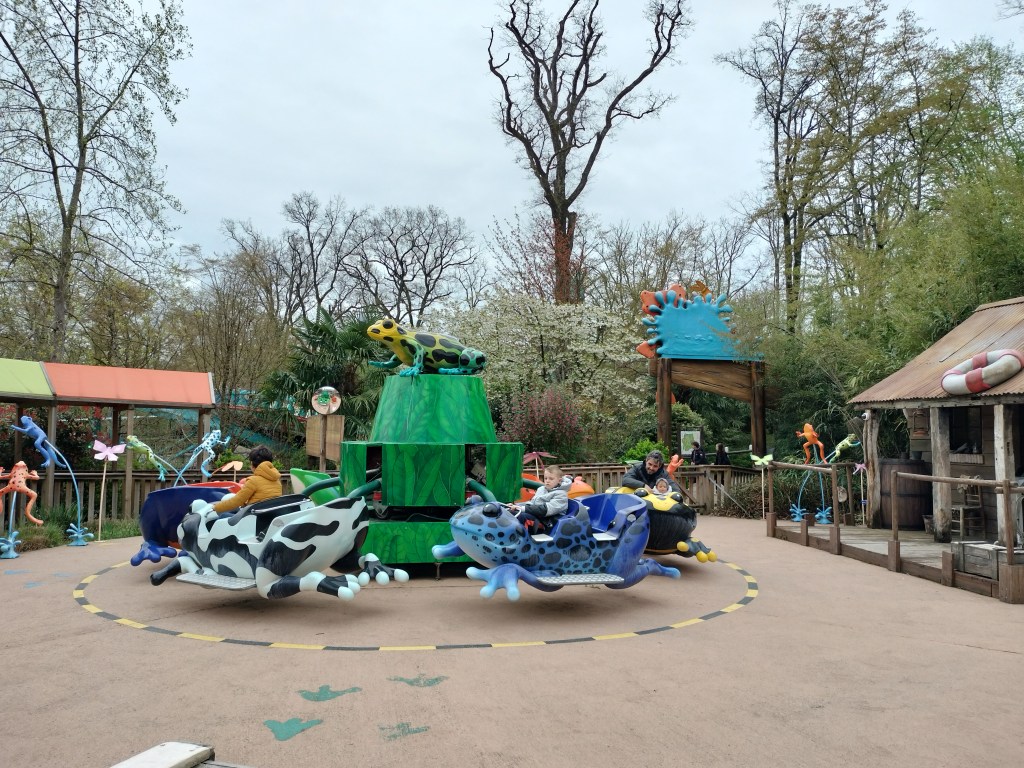 Attraction la ronde des grenouilles Le Pal