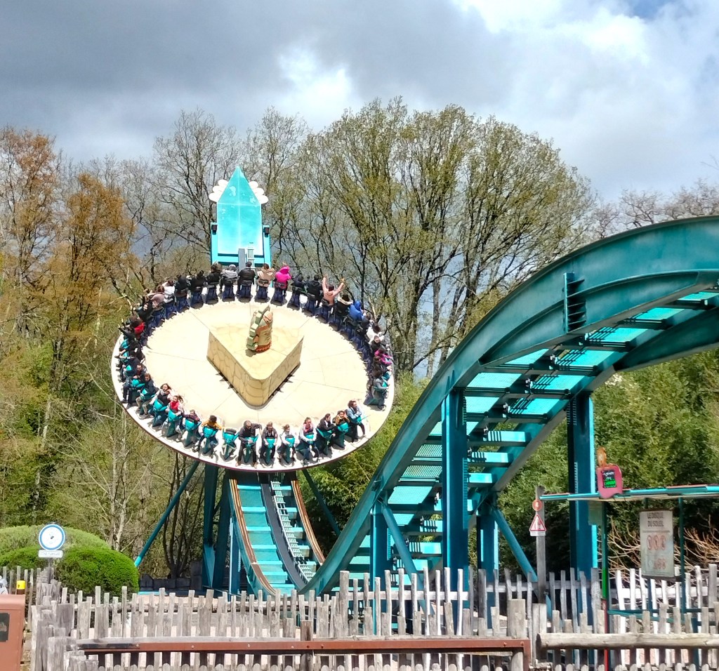 Attraction disque du soleil Le Pal