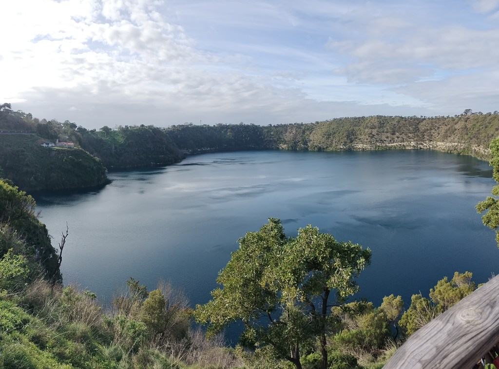 blue lake mount gambier
