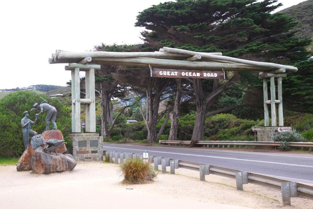 Memorial Arch et statue Great Ocean Road