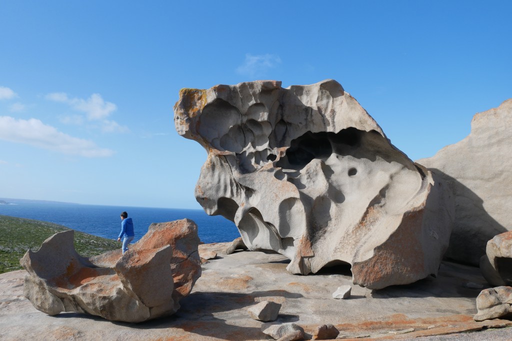 enfant sur rocher remarkable rock kangaroo island