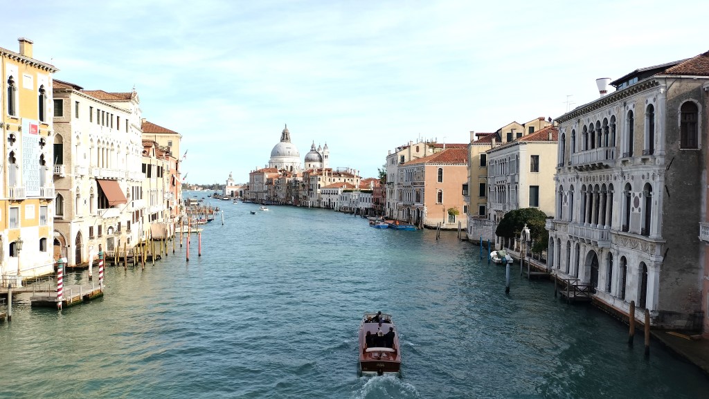Vue du Grand Canal depuis le ponte dell'accademia Venise
