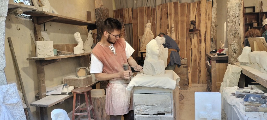 Tailleur de pierre village Puy du Fou