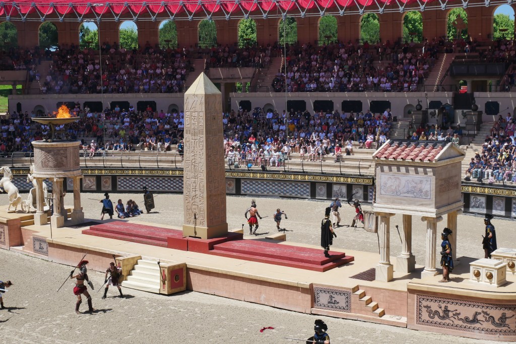 Spectacle le signe du triomphe Puy du Fou