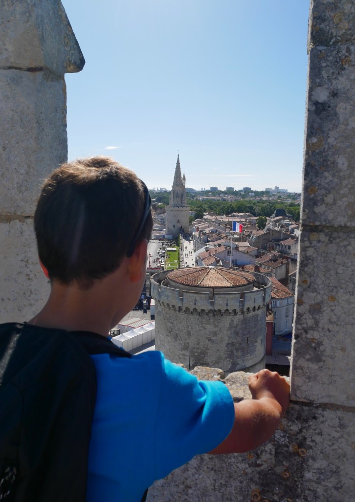 Vue depuis la tour Saint-Nicolas sur la tour de la chaîne et tour de la lanterne La Rochelle
