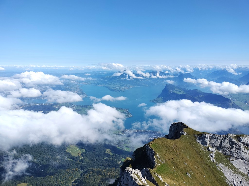 Vue lac des quatre cantons depuis le sommet du Pilatus Lucerne