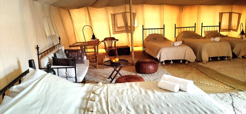 Chambre tente Campement Scarabeo camp Agafay Maroc