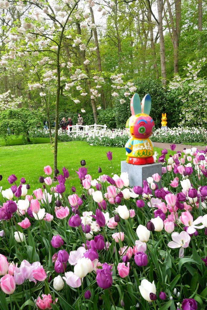 Statue Miffy et tulipes jardin de Keukenhof