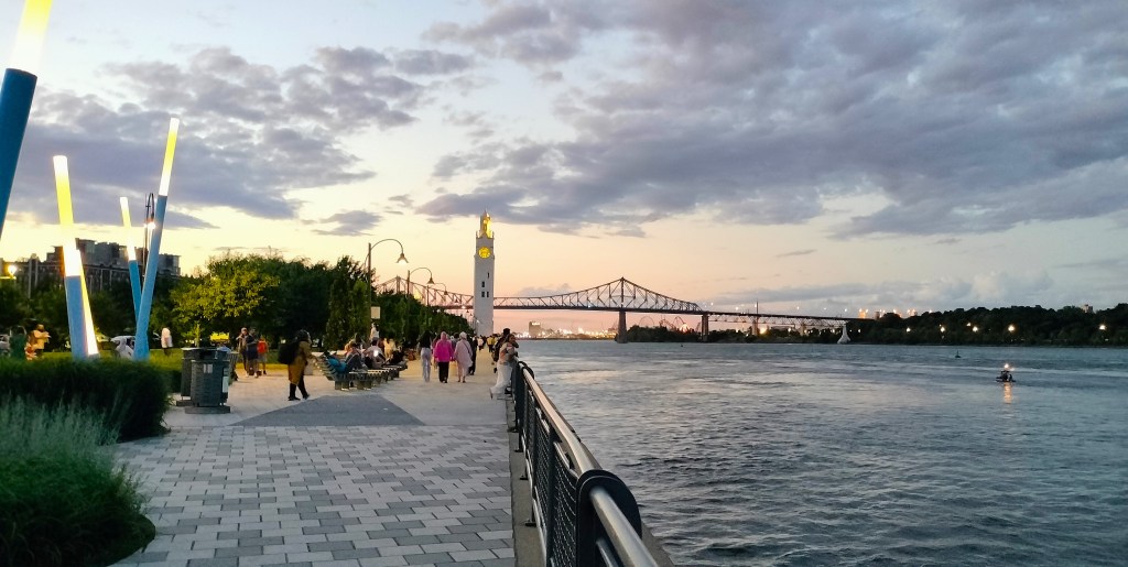 Tour de l'Horloge et Saint-Laurent Montréal