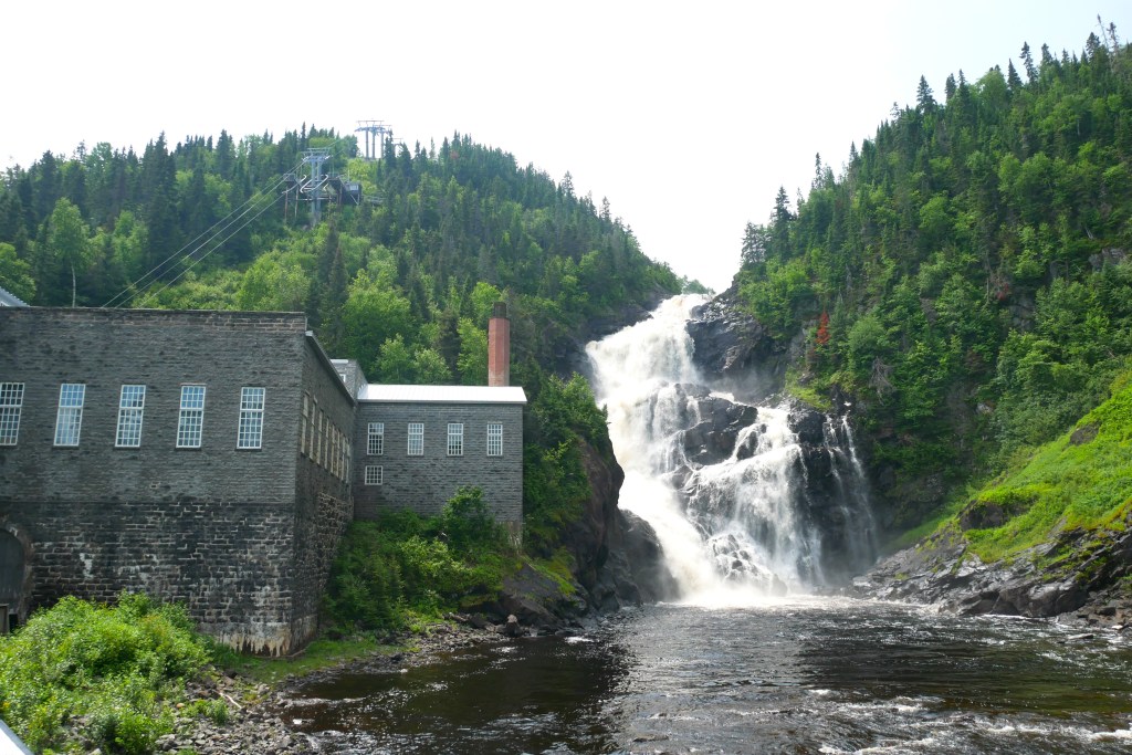 Moulin et chute d'eau village historique de Val-Jalbert lac Saint-Jean Québec