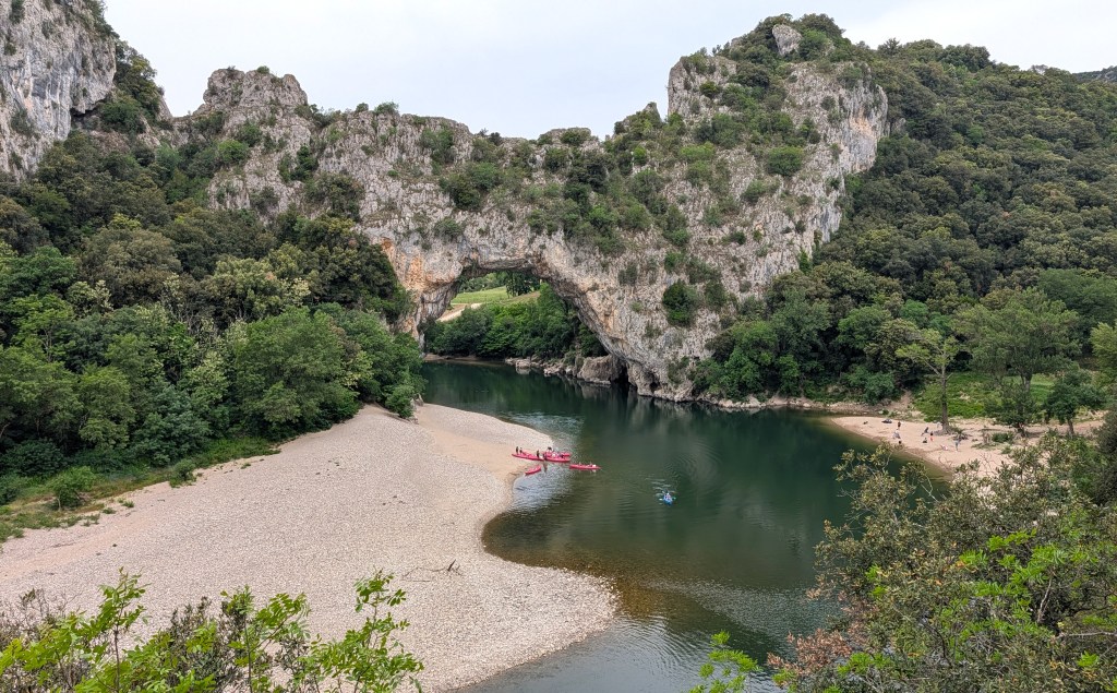 Kayaks sous le Pont d'Arc Ardèche