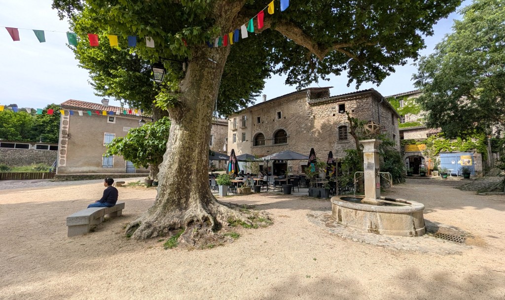 Place du village Labeaume Ardèche