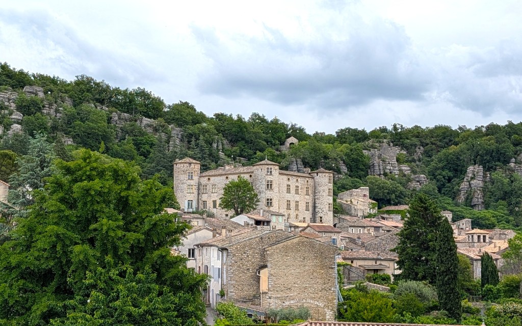 Château village Vogüé