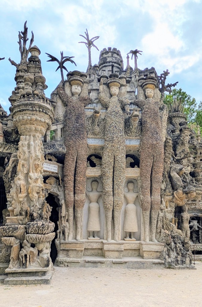 Façade Palais idéal du facteur Cheval